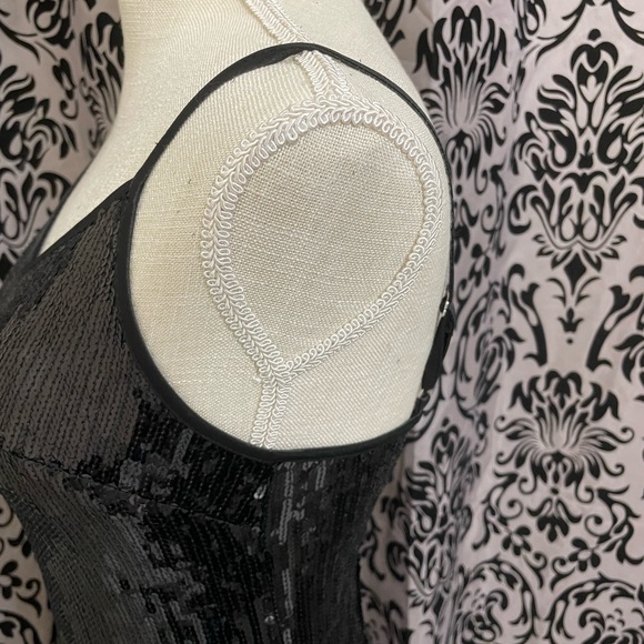 Sleeveless sequins dress - Picture 4 of 9